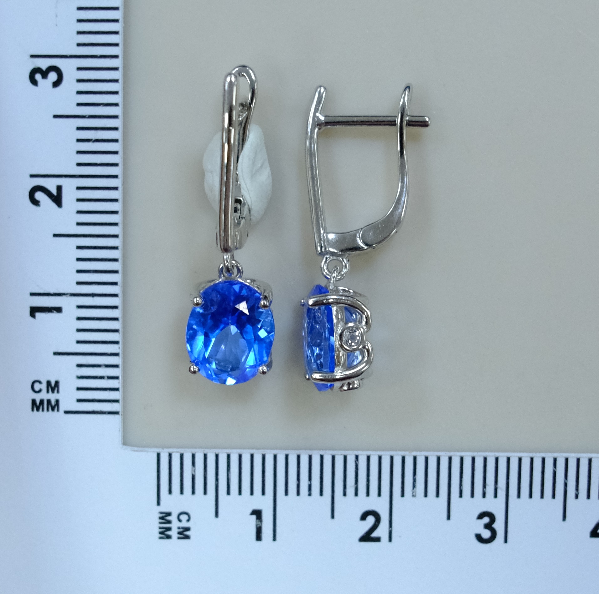 Серебряные серьги с топазами Индиго